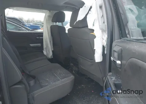 2017 Chevrolet Silverado 1500 1Lt z USA, uszkodzony, nr VIN 3GCUKREC0HG466926